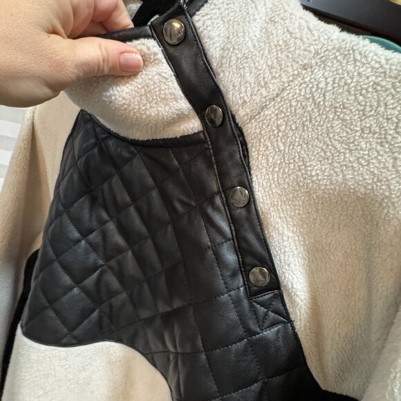 Asymmetrical Fleece with Vegan Leather detail - Picture 5 of 6